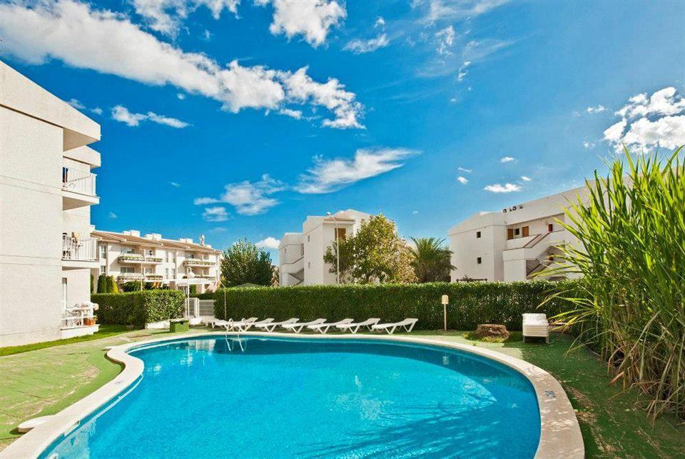 Apartamentos Llevant Port de Pollenca Exterior photo