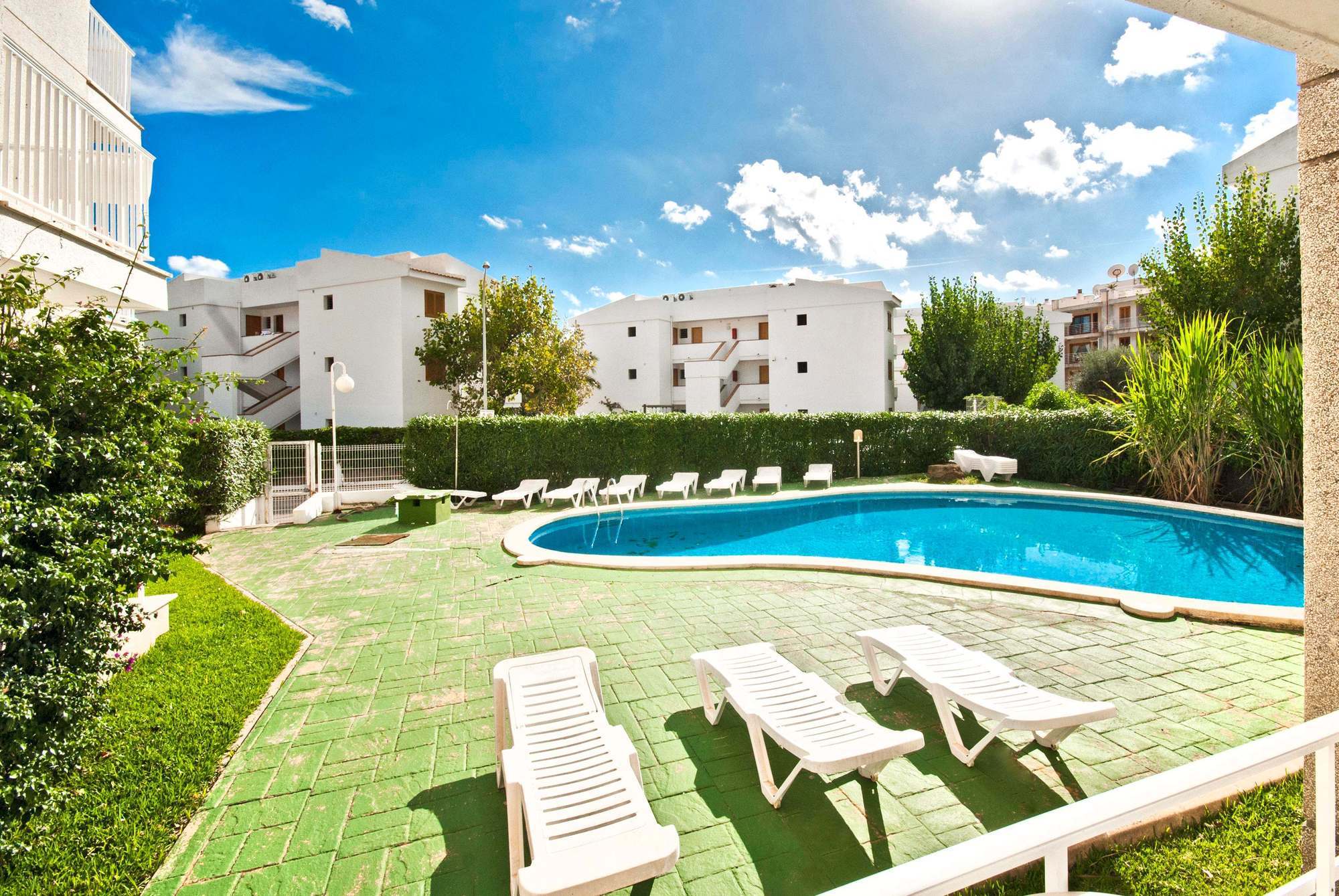 Apartamentos Llevant Port de Pollenca Exterior photo